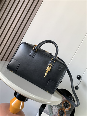 Loewe Amazona 23 Bag In Nappa Calfskin Black