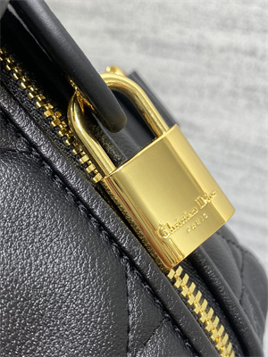 CD Groove 25 Bag Macrocannage Calfskin Black