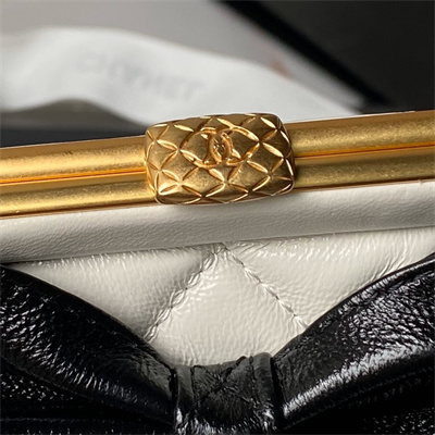 Chanel CLUTCH WITH CHAIN Lambskin Gold-Tone Metal Black/White AP4028