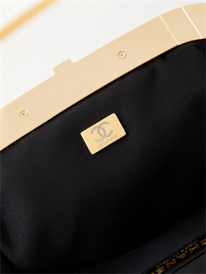 Cha.nel Clutch Lambskin & Gold-Tone Metal Black AS4717