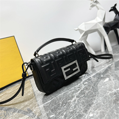 Fen.di BAGUETTE Phone Pouch Nappa Leather Black