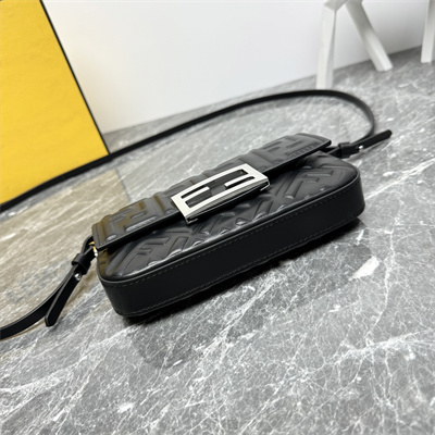 Fen.di BAGUETTE Phone Pouch Nappa Leather Black