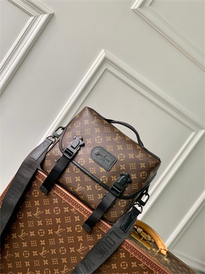 L.V Trail Messenger Monogram Canvas M46972