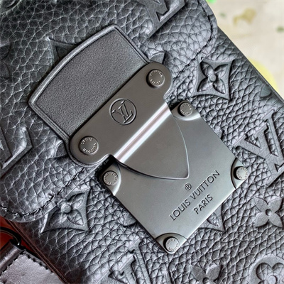 L.V S-Lock Vertical Wearable Wallet Taurillon Monogram leather Black M81524