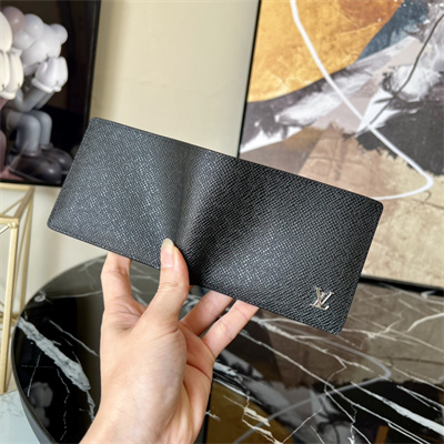 L.V Multiple Wallet Taiga cowhide leather Black M30295