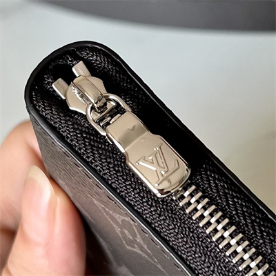 L.V Zippy Coin Purse Vertical Monogram Eclipse M81662