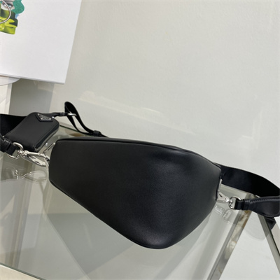 Prada Triangle leather shoulder bag Black Color 1BH190