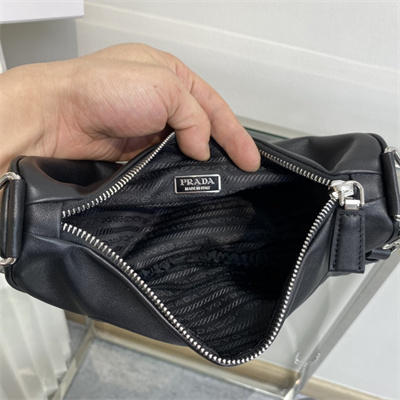 Prada Triangle leather shoulder bag Black Color 1BH190
