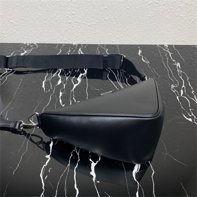 Prada Triangle leather shoulder bag Black Color 2VH155