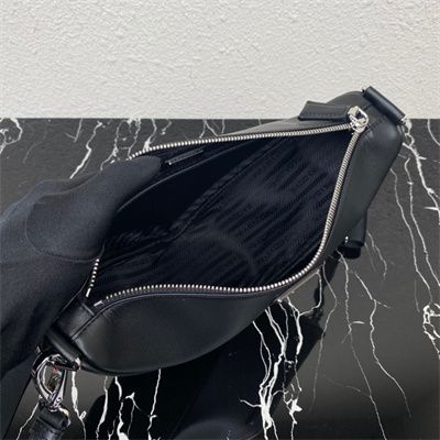 Prada Triangle leather shoulder bag Black Color 2VH155