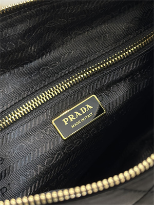 Prada Prada Re-Edition 1995 Chaîne Re-Nylon tote bag Black 1BG468