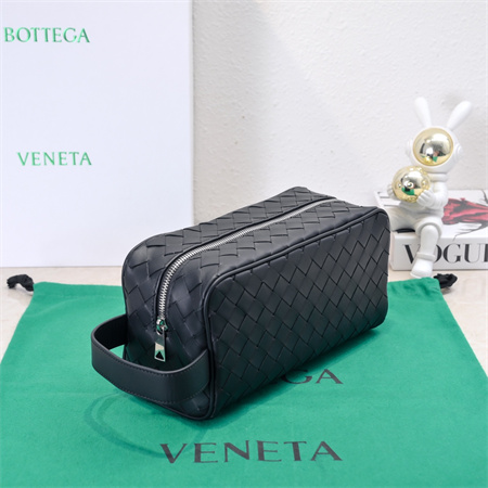 BV Intrecciato Travel Pouch In Calfskin Black