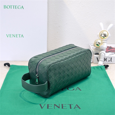 BV Intrecciato Travel Pouch In Calfskin Dk Green