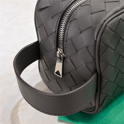 BV Intrecciato Travel Pouch In Calfskin
