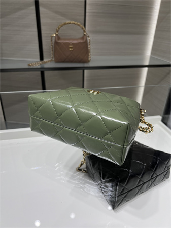 Cha.nel Clutch With Chain Shiny Lambskin & Gold-Tone Metal Green AP4189