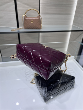 Cha.nel Clutch With Chain Shiny Lambskin & Gold-Tone Metal Burgundy AP4189