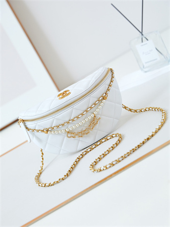 Cha.nel Waist Bag Shiny Lambskin, Imitation Pearls & Gold-Tone Metal White AS4991