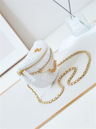 Cha.nel Waist Bag Shiny Lambskin, Imitation Pearls & Gold-Tone Metal White AS4991