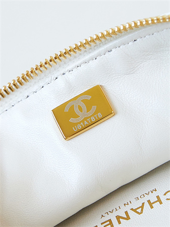 Cha.nel Waist Bag Shiny Lambskin, Imitation Pearls & Gold-Tone Metal White AS4991