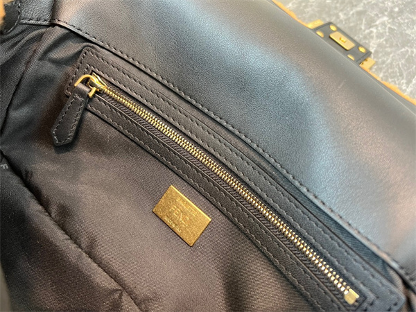 Fen.di BAGUETTE Bag Brown Sheepskin