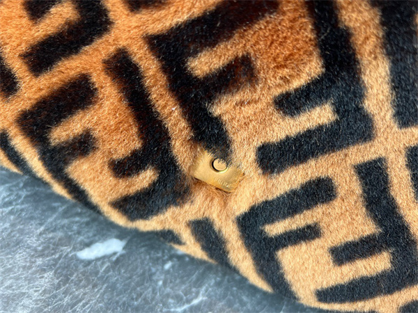 Fen.di BAGUETTE Bag Brown Sheepskin