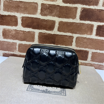 Gu.cci Gucci GG Matelassé Beauty Case in Black Leather 726047