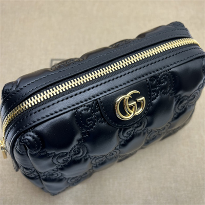 Gu.cci Gucci GG Matelassé Beauty Case in Black Leather 726047