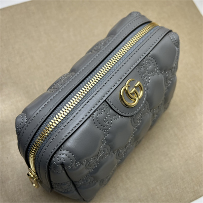 Gu.cci Gucci GG Matelassé Beauty Case in Grey Leather 726047