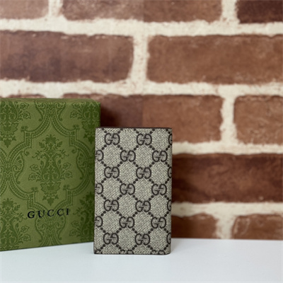 Gu.cci Long card case with GG detail Beige and ebony GG Supreme canvas 768249