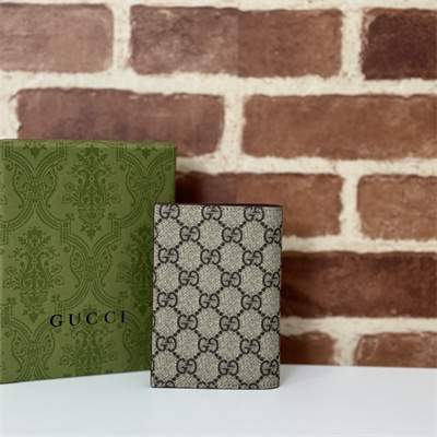 Gu.cci GG passport case with bordeaux interior Supreme Canvas 795229