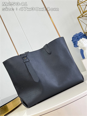 L.V Low Key Cabas MM Grained calfskin Black M25341