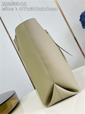 L.V Low Key Cabas MM Grained calfskin Clay M25343