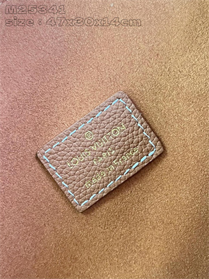 L.V Low Key Cabas MM Grained calfskin Cognac M25342