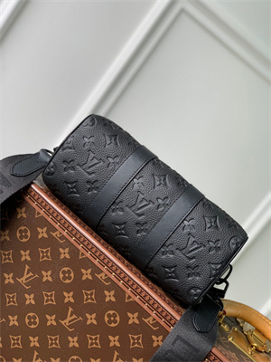 LV  Keepall Bandoulière 25 Taurillon Monogram M20900
