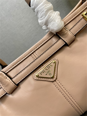 Prada Medium leather handbag 1BA426