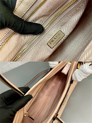 Prada Medium leather handbag 1BA426