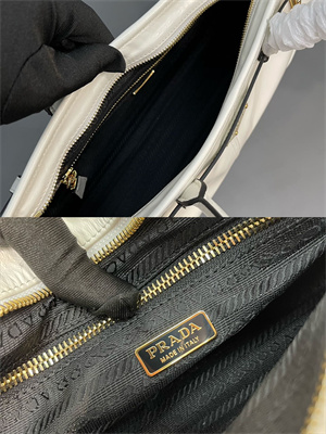 Prada Medium leather handbag 1BA426