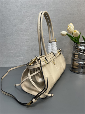 Prada Medium leather handbag 1BA426