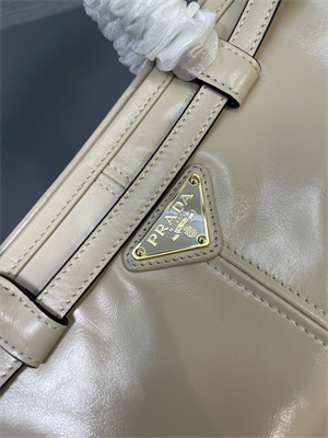 Prada Medium leather handbag 1BA426