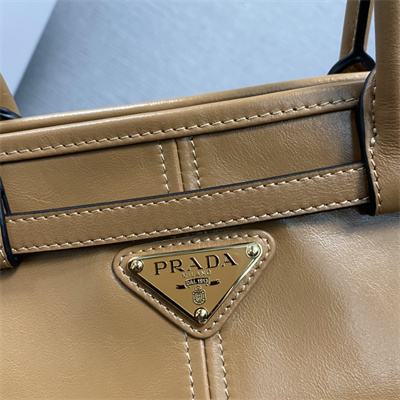 Prada Medium leather handbag 1BA426