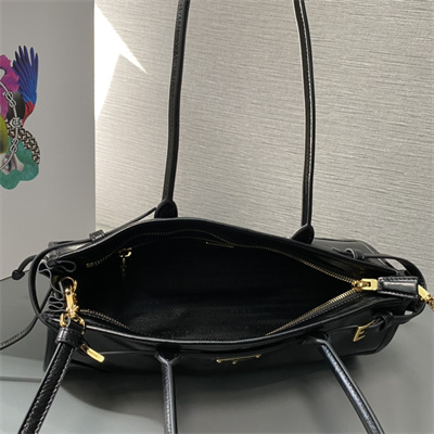 Prada Medium leather handbag 1BA426