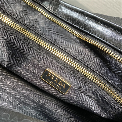 Prada Medium leather handbag 1BA426