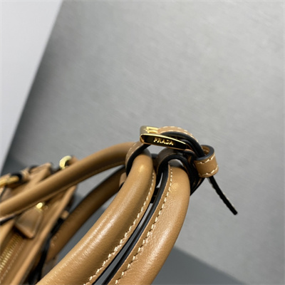 Prada Medium leather handbag 1BA426