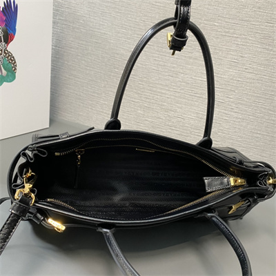 Prada Medium leather handbag 1BA426