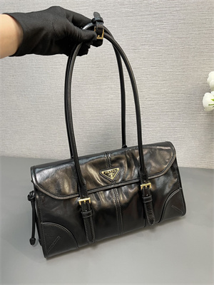 Prada Medium leather shoulder bag Black 1BD376