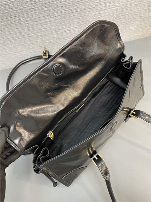Prada Medium leather shoulder bag Black 1BD376