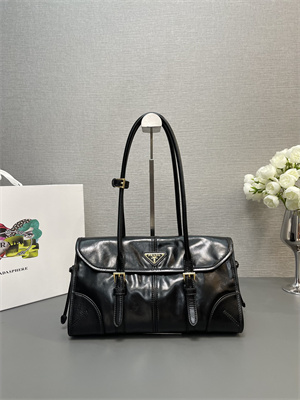 Prada Medium leather shoulder bag Black 1BD376