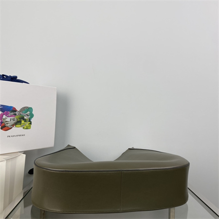 Prada Large leather shoulder bag with topstitching Green 1BC181