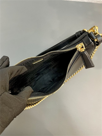 Prada Re-Edition Smooth Leather mini-bag Black 1BC204