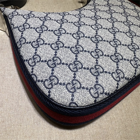 Gu.cci Attache small shoulder bag GG Supreme canvas 699409